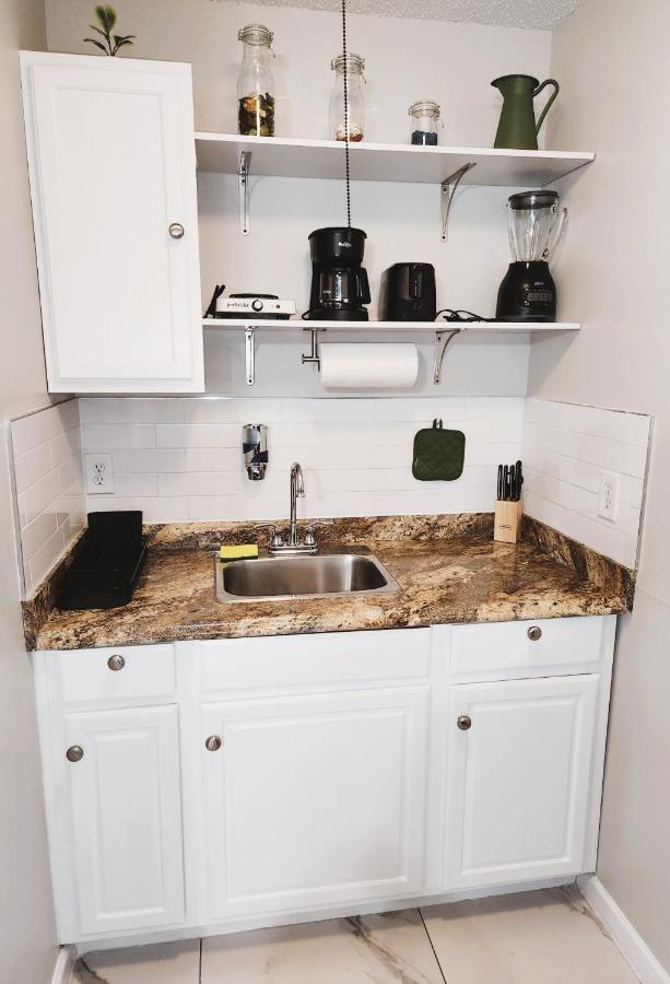Adorable Mini Suite In Tampa Exterior photo