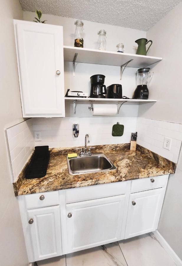 Adorable Mini Suite In Tampa Exterior photo